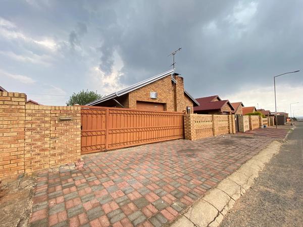 House For Sale in Kagiso, Kagiso